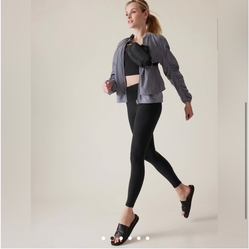 Athleta Transcend Stash Tight // Black // Large // Medium-Petite